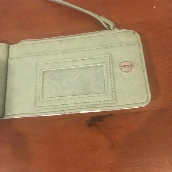 Black and white checkered wallet with a b on front - Picture 4 of 5